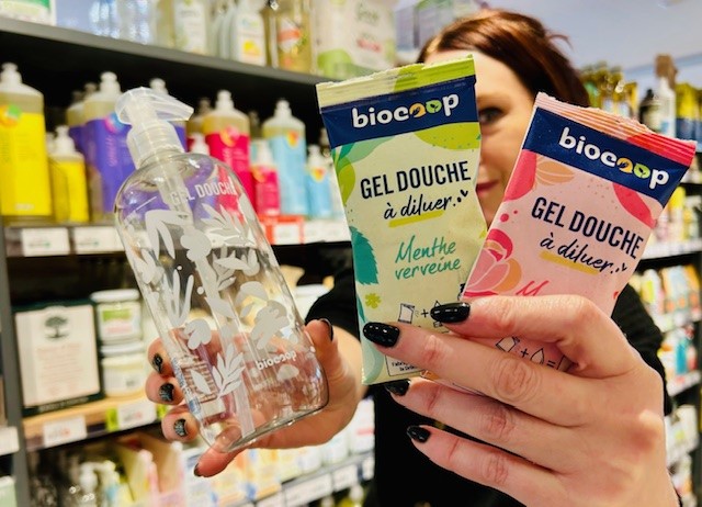 Nouveauté en magasin: les gels douches et shampoings à diluer !